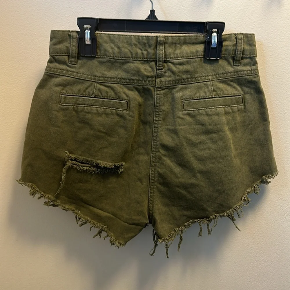 Cotton On Distressed Jean shorts women’s size 6